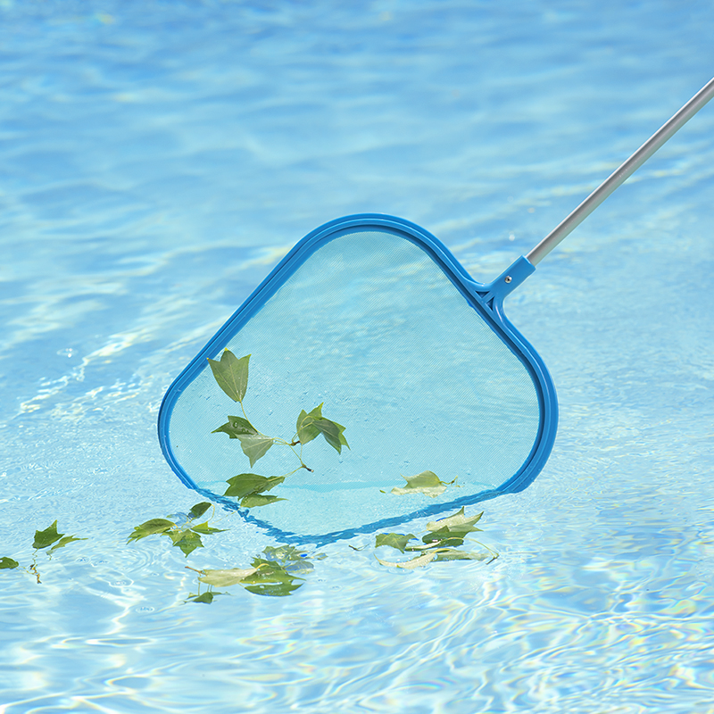leaf skimmer with wheels and brushes