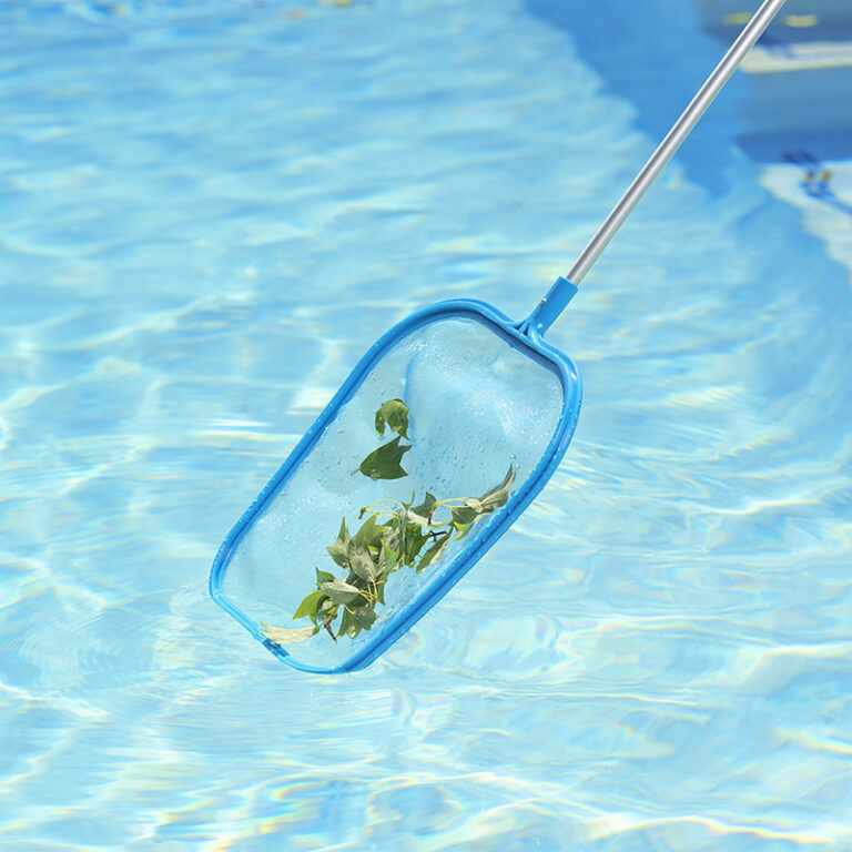 leaf skimmer with wheels and brushes