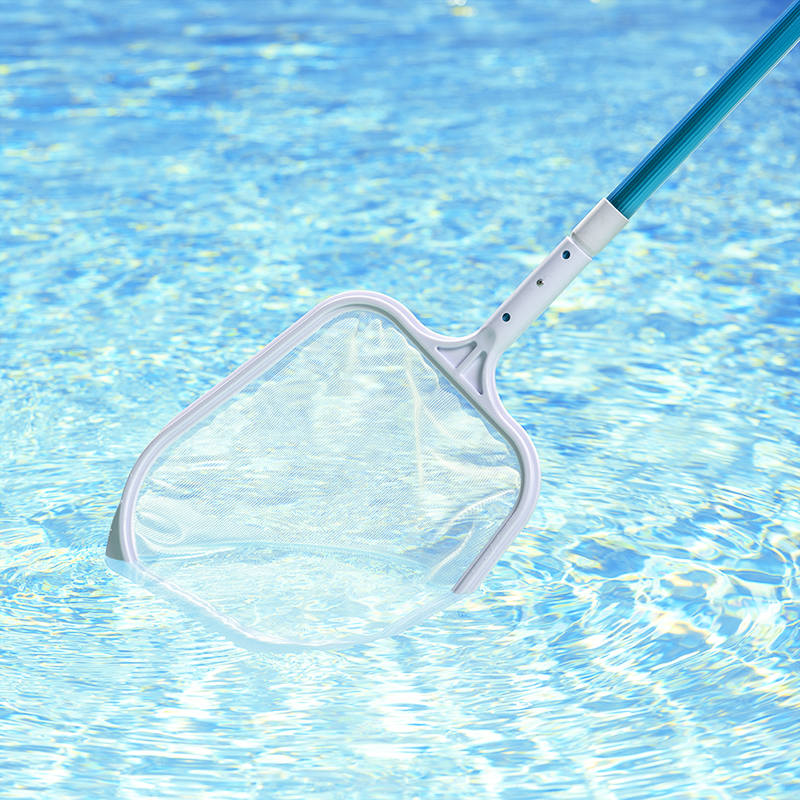 leaf skimmer with wheels and brushes